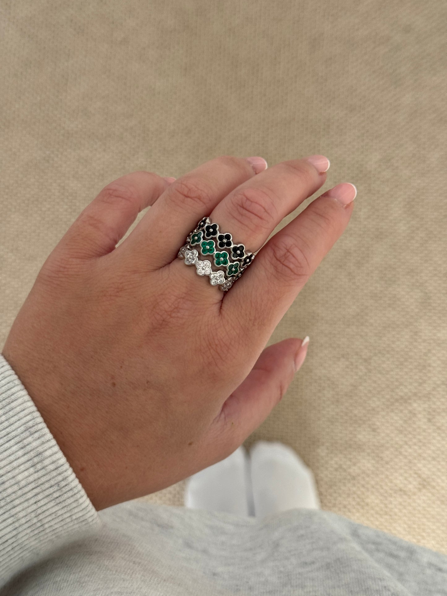 Clover Ring